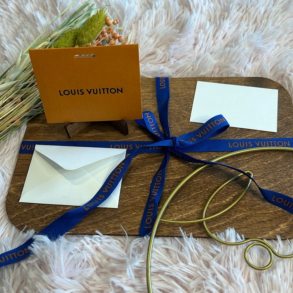 Louis Vuitton Blue Ribbon Gift tag with envelope and blank card